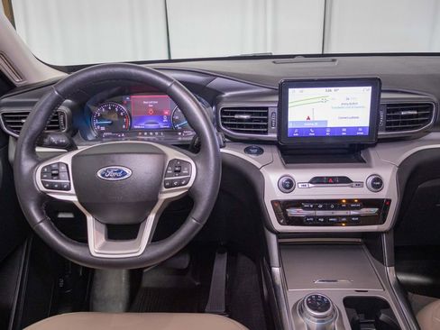 Used 2023 Ford Explorer XLT w/ Equipment Group 202A AWD/4WD image 16