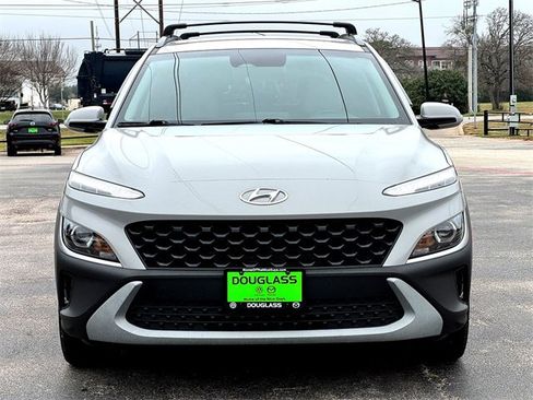 Used 2023 Hyundai Kona SEL image 3