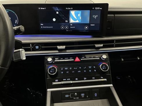Used 2025 Hyundai Santa Fe Limited image 9