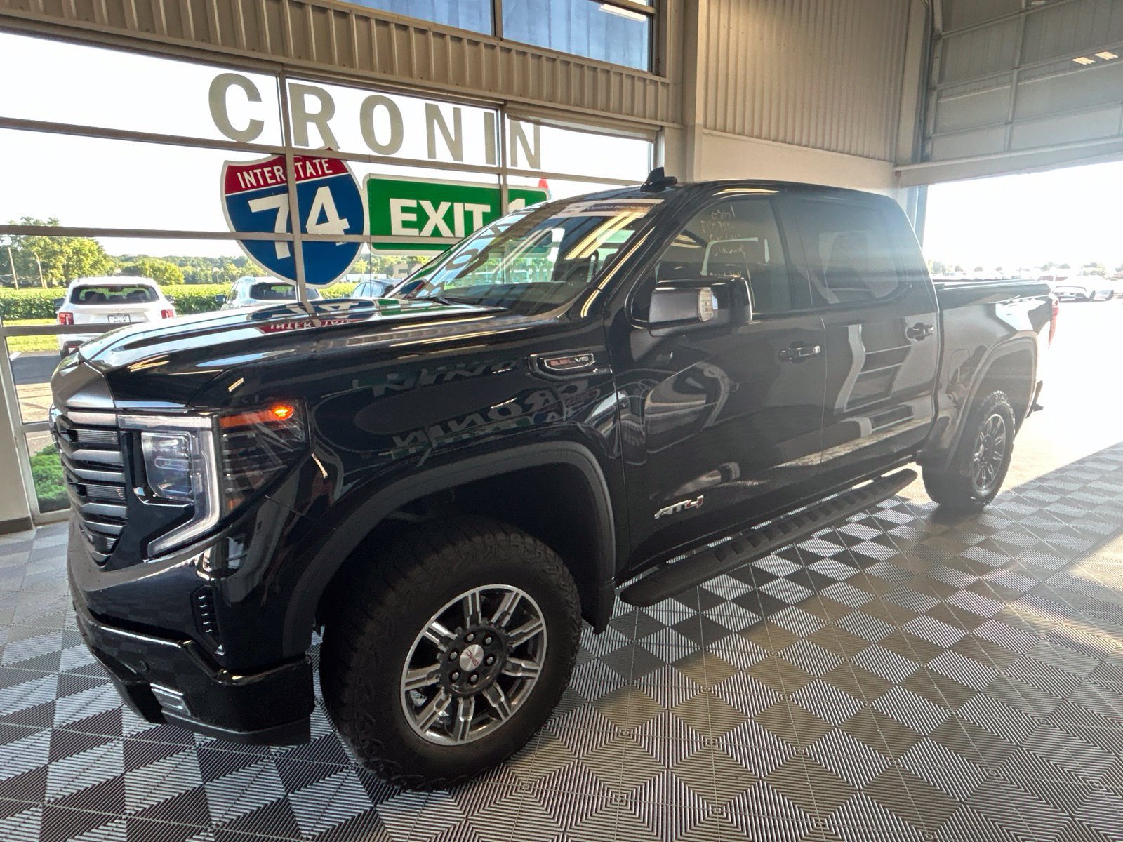 Used 2024 GMC Sierra 1500 AT4 w/ Technology Package AWD/4WD image 3