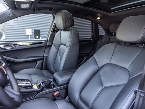 Certified 2023 Porsche Macan S AWD/4WD image 5