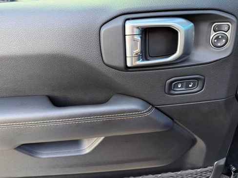 Used 2022 Jeep Wrangler Unlimited Sahara image 25