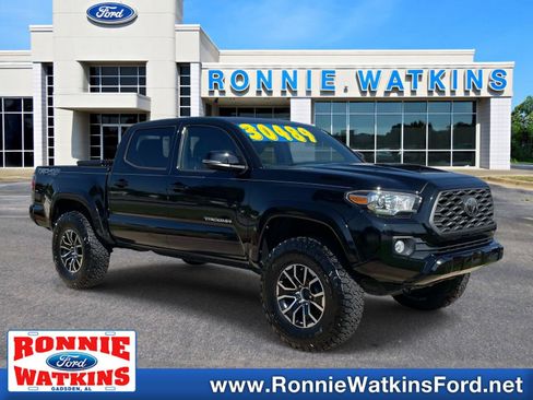 Used 2020 Toyota Tacoma TRD Sport w/ TRD Premium Sport Package AWD/4WD image 1