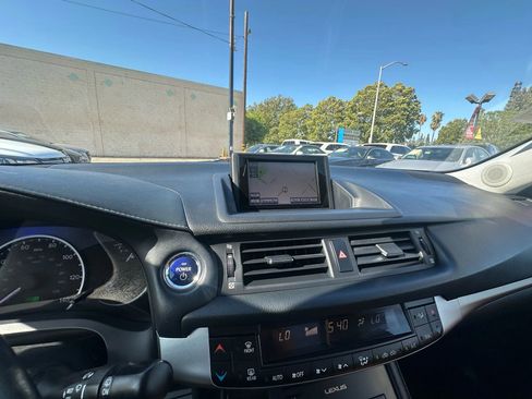 Used 2013 Lexus CT 200h image 22