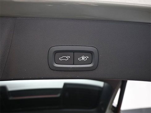 Used 2023 Volvo XC40 B5 Plus w/ Protection Package Premier image 30