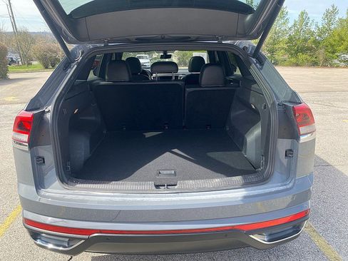 Used 2021 Volkswagen Atlas Cross Sport SE w/ Panoramic Sunroof Package image 9