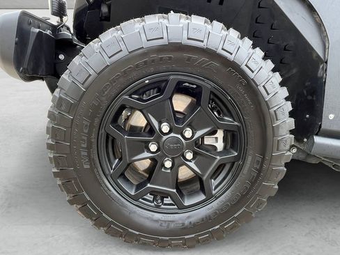 Used 2023 Jeep Gladiator Willys image 23