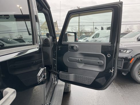 Used 2007 Jeep Wrangler Unlimited Sahara image 9