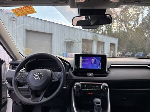 Used 2025 Toyota RAV4 XLE w/ Convenience Package image 9