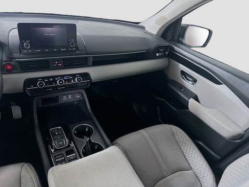 Used 2023 Honda Pilot LX image 18