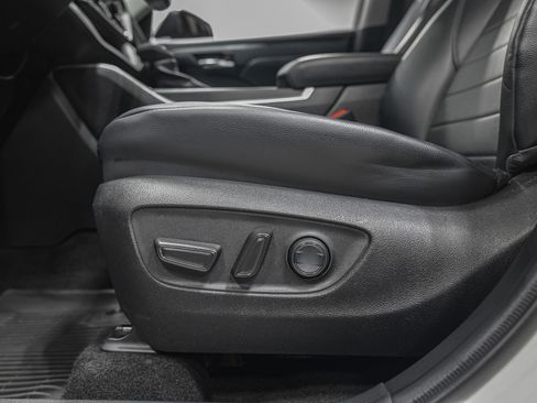Used 2023 Toyota Highlander XLE AWD/4WD image 14