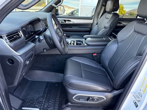 New 2025 Jeep Wagoneer Series II image 5