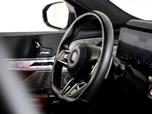 Used 2023 BMW 760i xDrive w/ Executive Package image 12