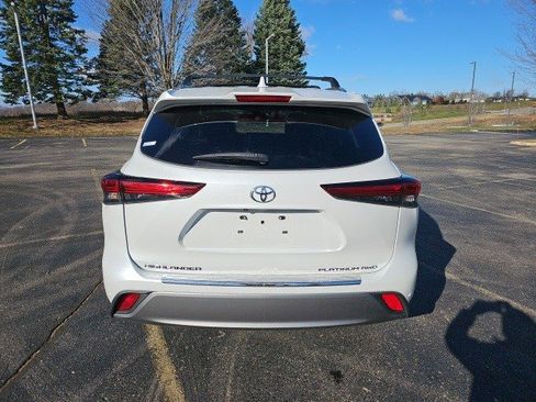 Used 2023 Toyota Highlander Platinum image 5