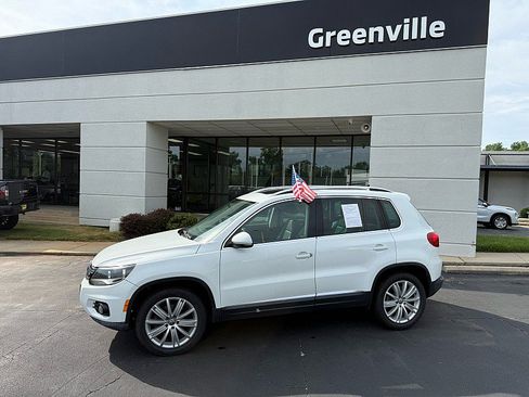 Used 2015 Volkswagen Tiguan SE FWD image 2