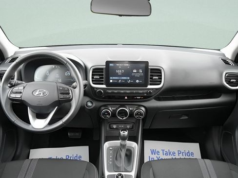 Certified 2025 Hyundai Venue SEL FWD image 17