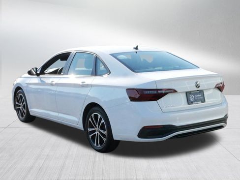 Certified 2024 Volkswagen Jetta Sport image 5