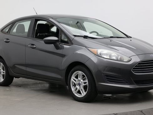 Used 2018 Ford Fiesta SE FWD image 3