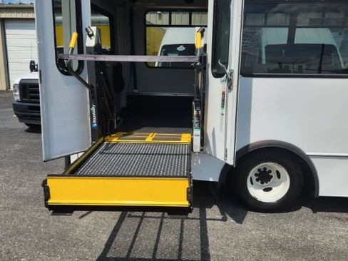 Used 2015 Ford E-350 and Econoline 350 Super Duty RWD image 4