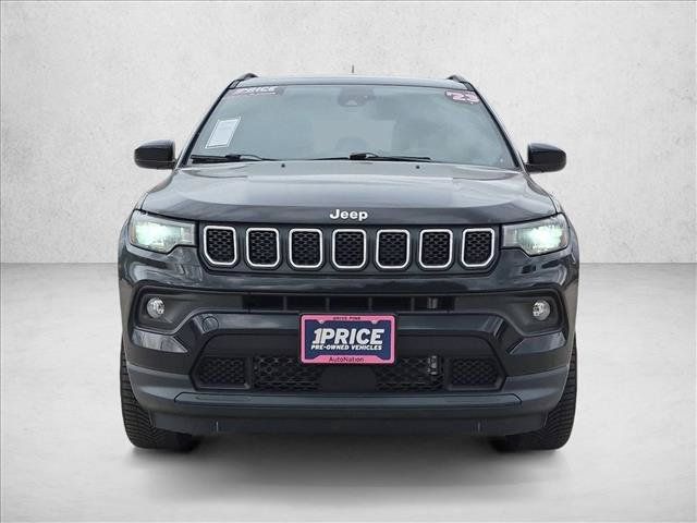 Used 2023 Jeep Compass Latitude AWD/4WD image 2