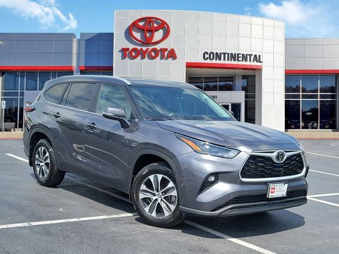 Certified 2025 Toyota Highlander XLE AWD/4WD image 2