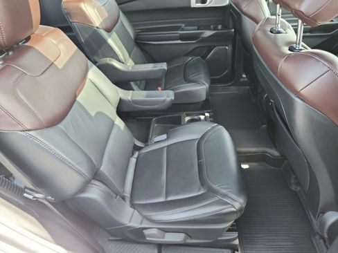 Used 2020 Ford Explorer Platinum w/ Premium Technology Package AWD/4WD image 31
