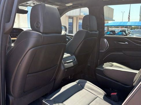 Used 2023 Cadillac Escalade Premium Luxury w/ Performance Package AWD/4WD image 5