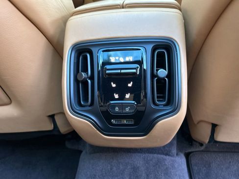 Used 2021 Aston Martin DBX AWD/4WD image 36