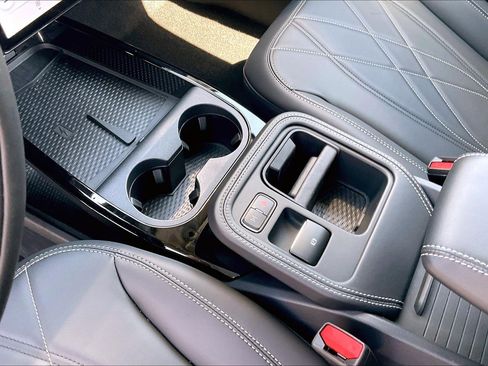Used 2025 Ford Mustang Mach-E Select AWD/4WD image 17