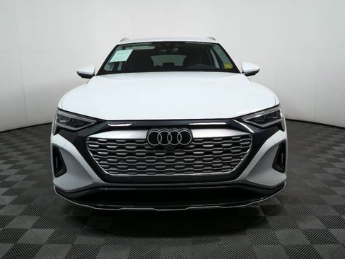 Used 2024 Audi Q8 e-tron Premium Plus image 36
