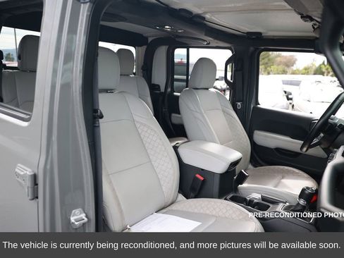 Used 2022 Jeep Gladiator Overland image 15