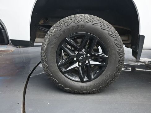 Used 2024 Chevrolet Silverado 1500 LT Trail Boss w/ Protection Package image 9