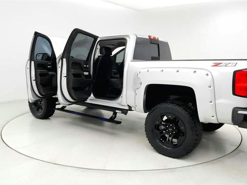 Used 2018 Chevrolet Silverado 1500 LT w/ All Star Edition image 10