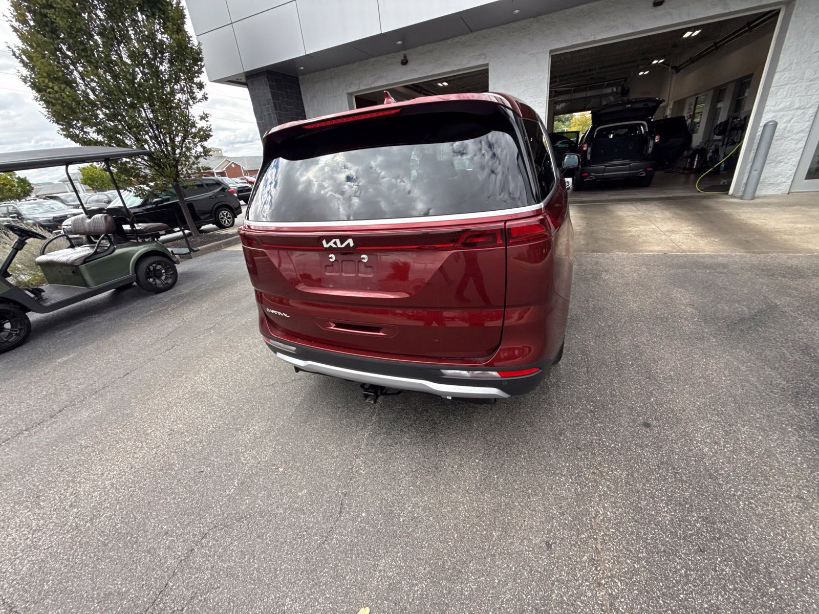 Used 2024 Kia Carnival LX FWD image 19