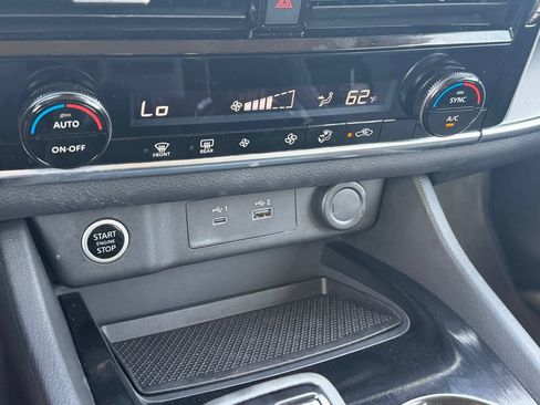 Certified 2022 Nissan Rogue SV FWD image 20