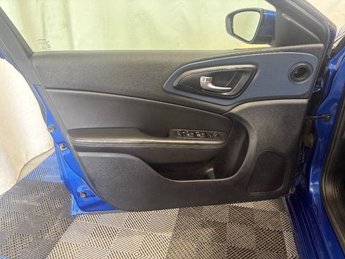 Used 2015 Chrysler 200 S FWD image 8