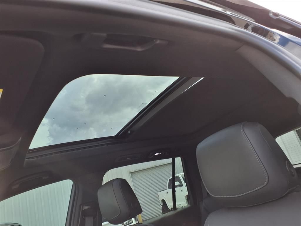 Used 2024 Cadillac XT6 Sport w/ Technology Package AWD/4WD image 23