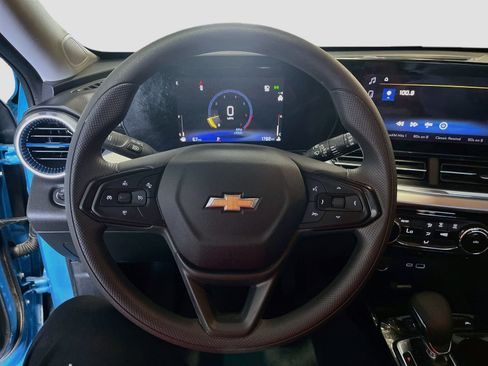 Used 2026 Chevrolet Trax LT FWD image 11