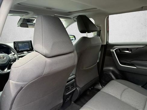 Certified 2022 Toyota RAV4 XLE w/ Convenience Package FWD image 17