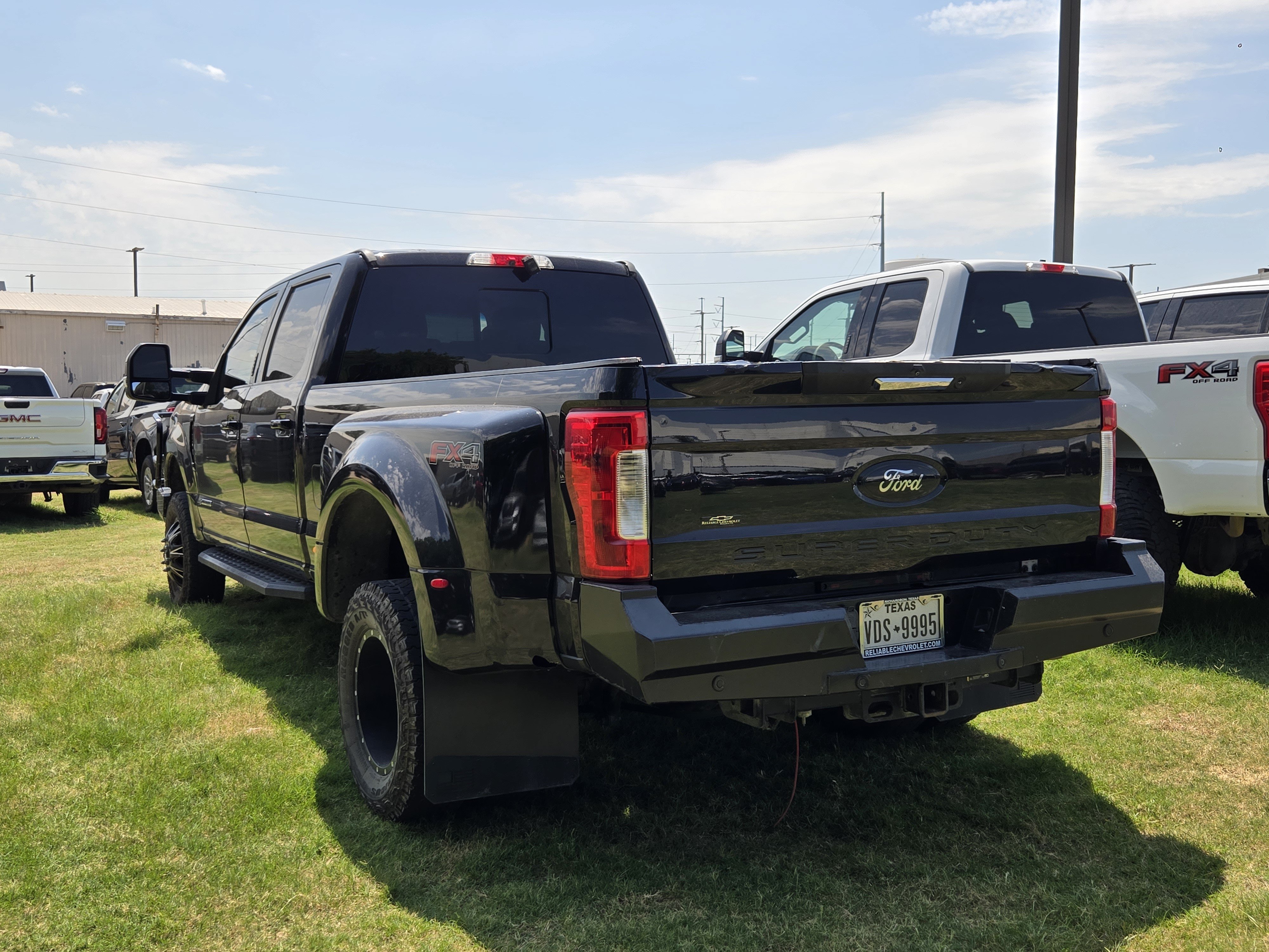 Used 2019 Ford F350 Lariat w/ Lariat Value Package AWD/4WD image 4