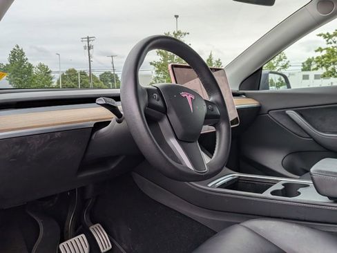 Used 2022 Tesla Model Y Performance AWD/4WD image 9