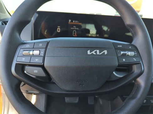 Used 2025 Kia K4 LXS image 37