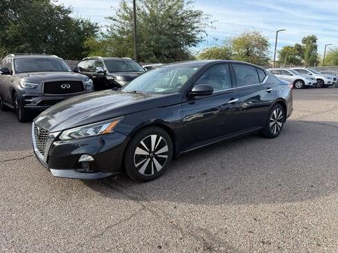 Certified 2019 Nissan Altima 2.5 SV image 1