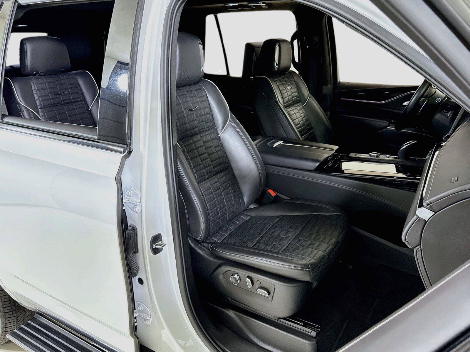 Used 2023 Cadillac Escalade V w/ LPO, ONYX Package AWD/4WD image 34