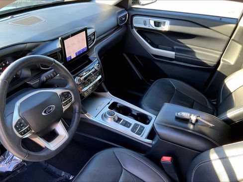 Certified 2021 Ford Explorer Limited w/ Equipment Group 301A image 15