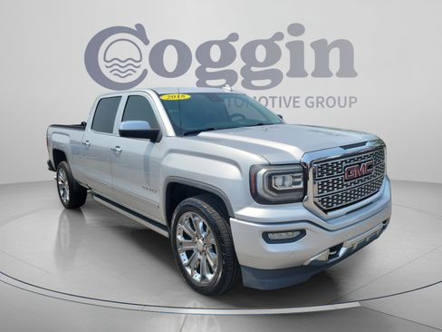 Used 2018 GMC Sierra 1500 Denali w/ Denali Ultimate Package AWD/4WD image 4