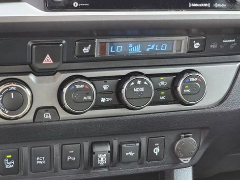 Used 2020 Toyota Tacoma TRD Off-Road w/ Advanced Technology Package AWD/4WD image 19
