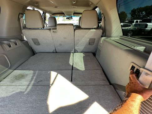 Used 2012 Lincoln Navigator 2WD image 24