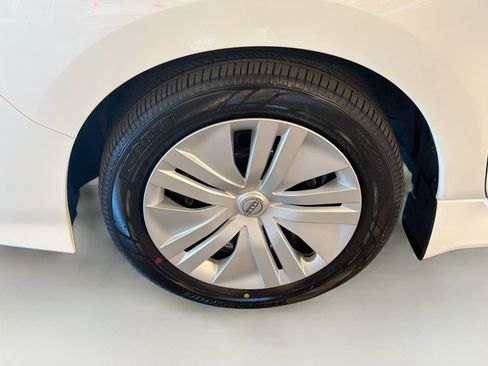 Used 2025 Nissan Leaf S FWD image 11