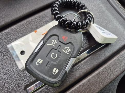 Used 2020 Chevrolet Suburban Premier RWD image 39